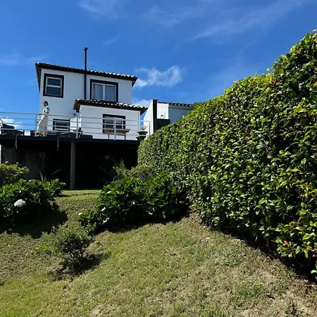 Дом отдыха Casa Da Vigia, Seaview House - Sleeps 8 People Feteira Grande