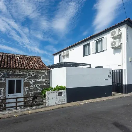 Дом отдыха Casa Da Vigia, Seaview House - Sleeps 8 People Feteira Grande