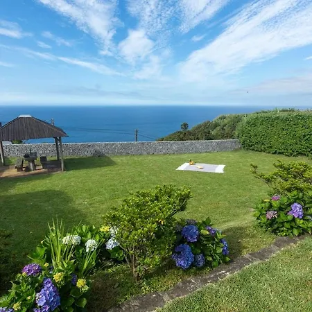 Дом отдыха Casa Da Vigia, Seaview House - Sleeps 8 People Feteira Grande