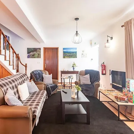 Дом отдыха Casa Da Vigia, Seaview House - Sleeps 8 People Feteira Grande